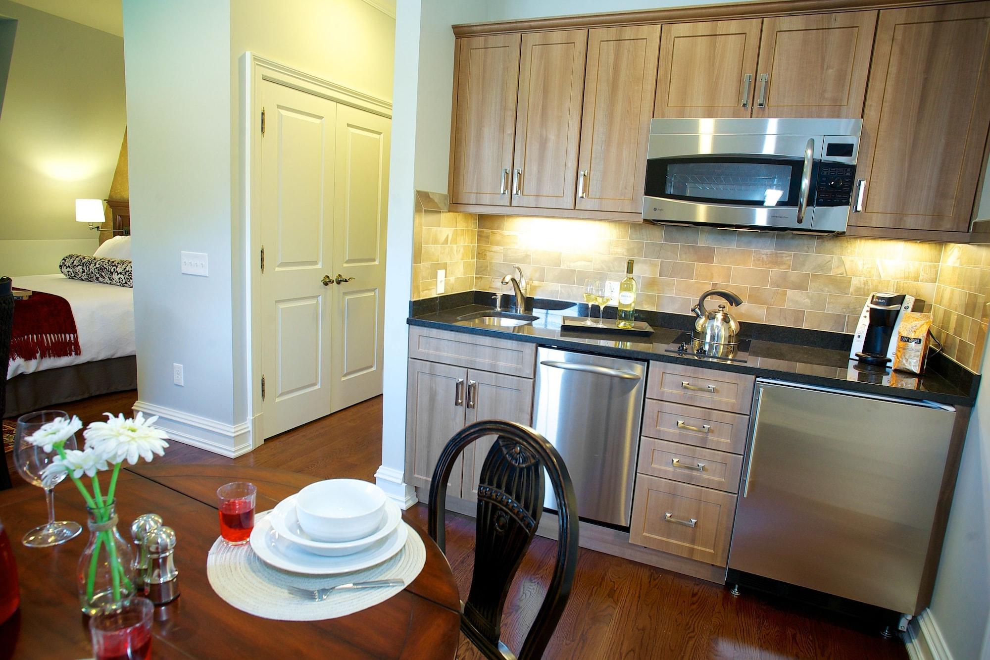 Guest House At Norwalk Inn Extérieur photo