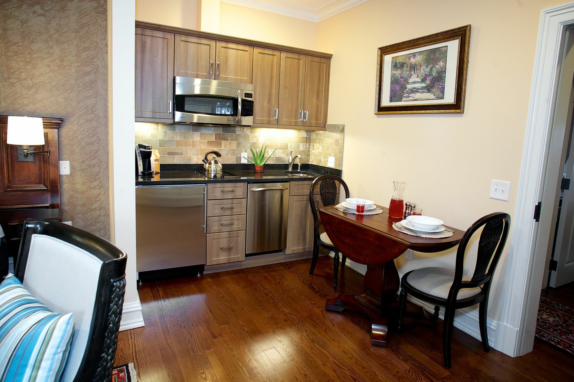 Guest House At Norwalk Inn Extérieur photo